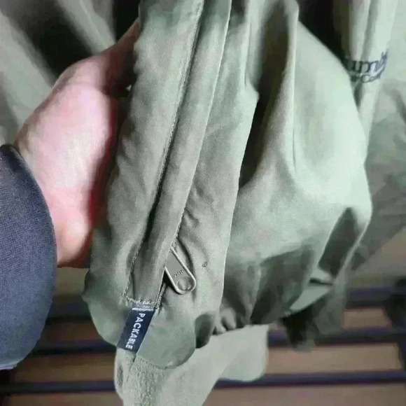 Men's Large Columbia Golf Windbreaker - Pullover Style - Zipper Pockets - Picture 3 of 9